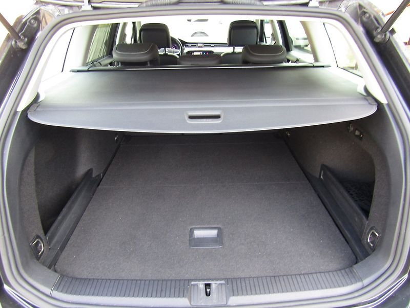 Volkswagen Passat Variant (2020) 2.0 TDI 110kW DSG  ACC - fotka 26 z 45