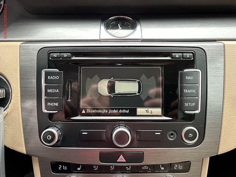 Volkswagen Passat (2013) 2.0TDi, DSG - fotka 17 z 17