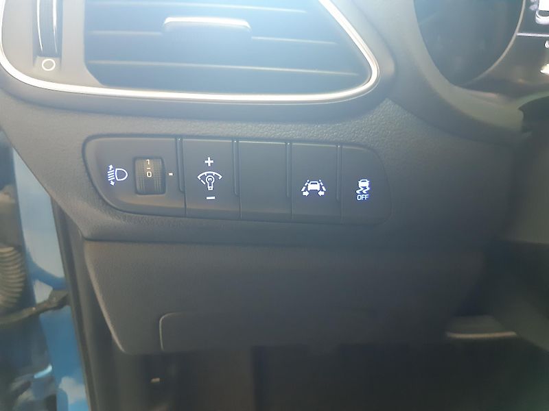 Hyundai i30 1.0 T-GDI Combi 88KW 62000km!! - fotka 17 z 22