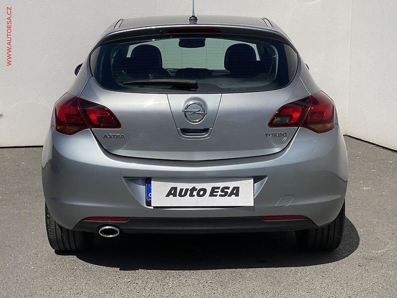 Opel Astra (2010) 1.6 T, ČR, AC - fotka 5 z 16