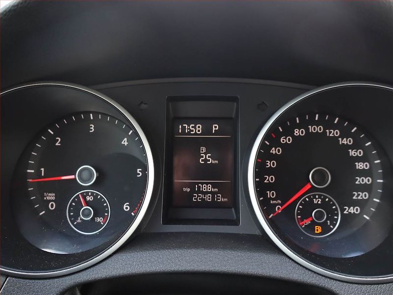 Volkswagen Golf (2011) 1.6 TDI, Automat, Tempomat - fotka 11 z 16