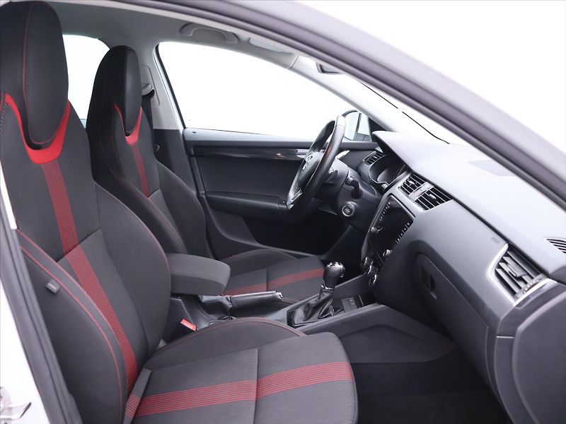 Škoda Octavia 2,0 TDI 110kW DSG Style-Sport - fotka 11 z 34