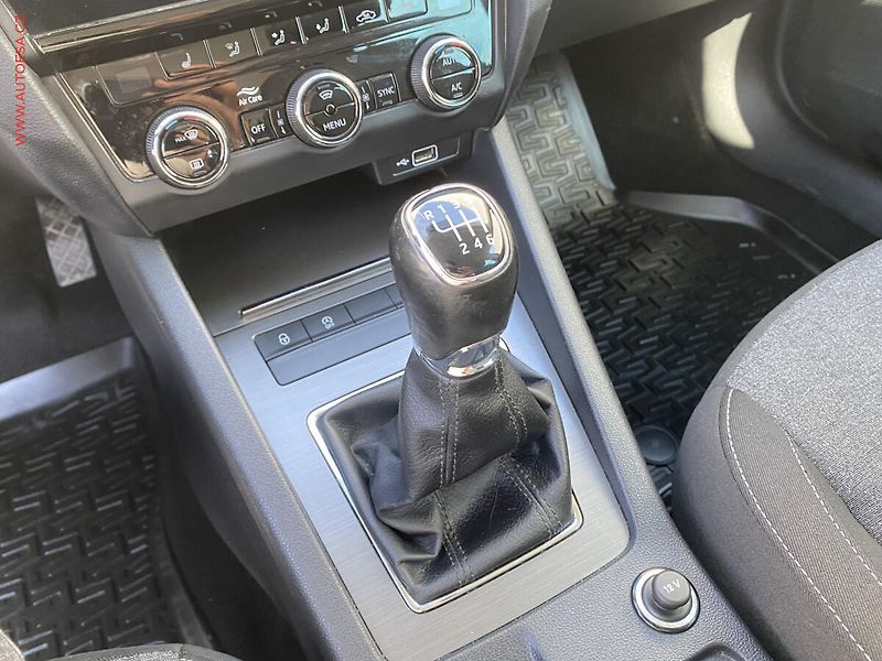 Škoda Octavia (2019) 1.5 TSi, Soleil, LED, navi, - fotka 16 z 19