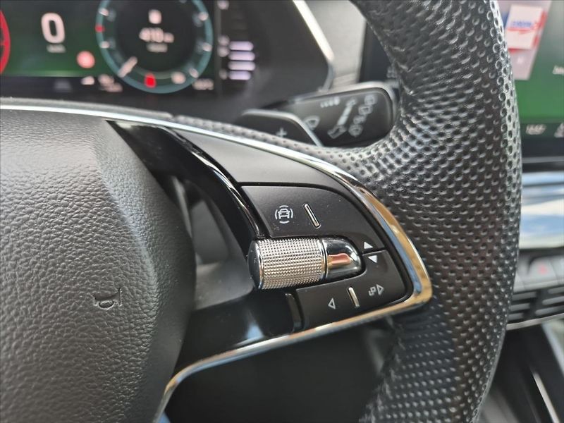 Škoda Octavia 2,0 TDi SportLine DSG - fotka 16 z 18