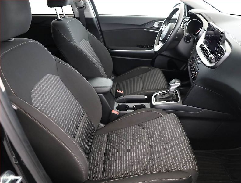 Kia Ceed (2024) 1.5 T-GDI - fotka 7 z 19