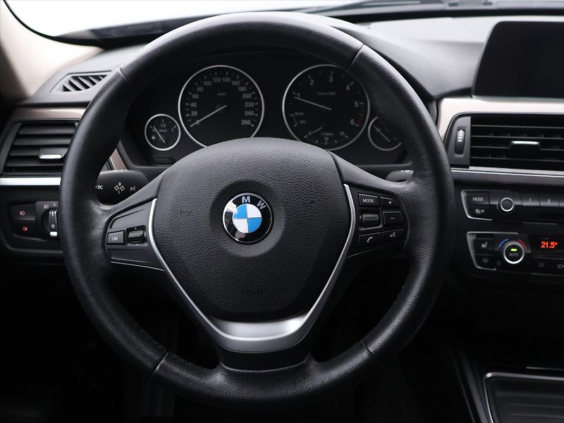 BMW Řada 3 2,0 318d xDrive Xenon Navi Kůž - fotka 19 z 36
