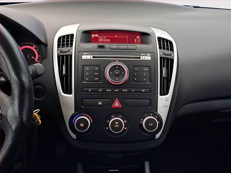 Kia Ceed (2011) 1.6 CVVT, po STK, jezdí dobře - fotka 12 z 15