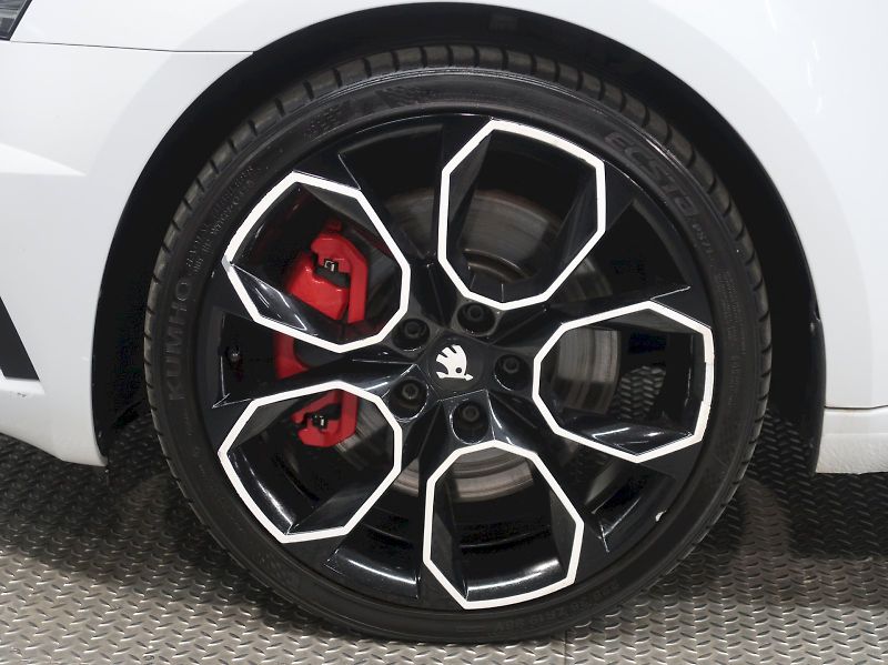 Škoda Octavia (2017) RS 230 2.0TSI 169KW NAVI MANUÁ - fotka 12 z 37