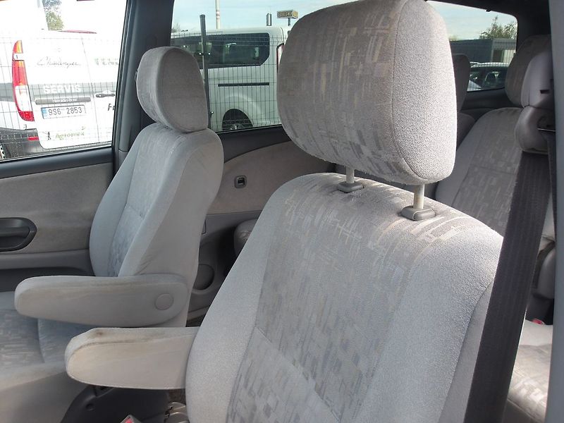 Toyota Previa 2,4i 7 MÍST AUTOMAT !! - fotka 22 z 27
