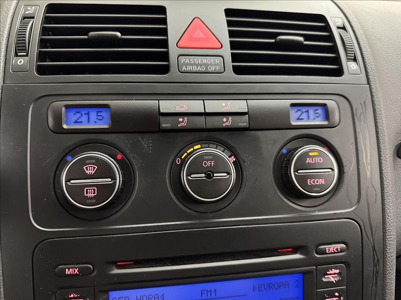 Volkswagen Touran 1,6 i 75kW AC NOVÉ PRAHY APOD. - fotka 14 z 29