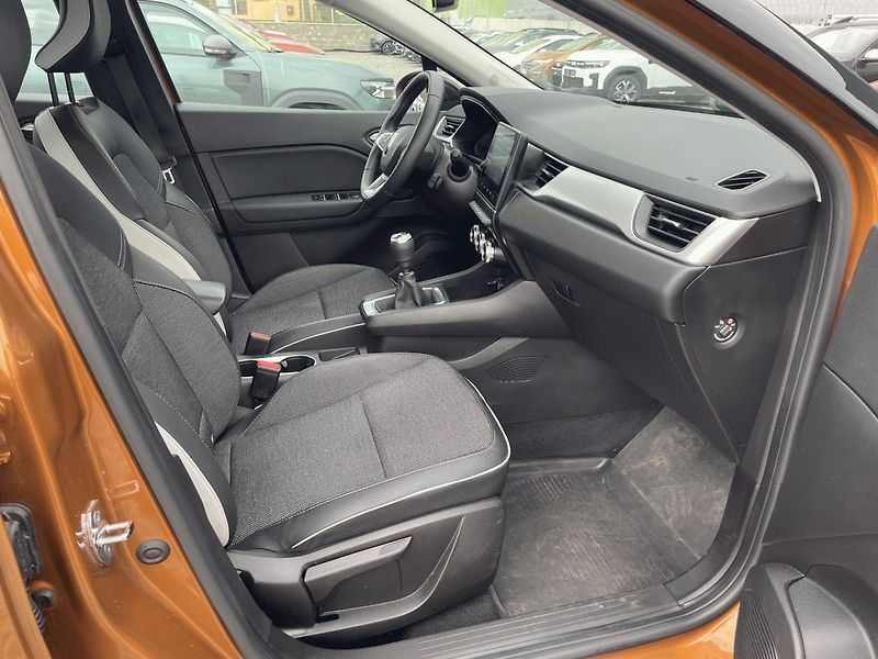 Renault Captur (2023) 1.0 TCe,67kW,Intens,1.Maj,ČR - fotka 29 z 32