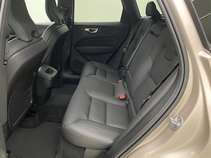 Volvo XC60 B4 AWD PLUS DARK AUT CZ 1.maj - fotka 5 z 57