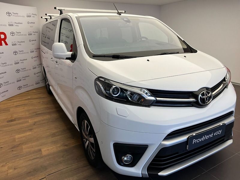 Toyota ProAce Verso Family 2.0 D 8AT Comfort NAVI - fotka 3 z 39