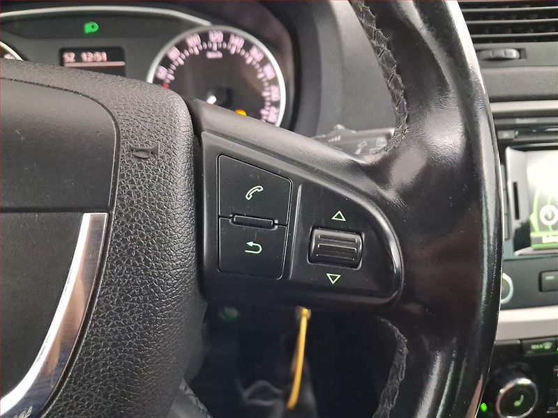 Škoda Octavia (2012) 2.0 TDI, 4X4, Navi, Xenony - fotka 17 z 20