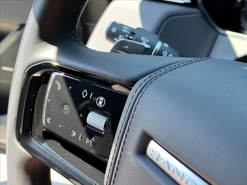 Land Rover Range Rover Velar 2,0 D200 DYNAMIC SE AWD - fotka 19 z 37