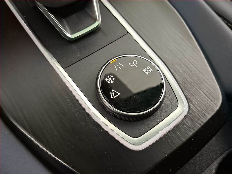 Nissan Qashqai (2022) 1.3 DIG-T - fotka 17 z 23