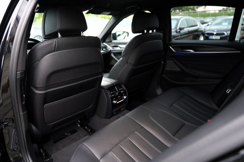 BMW Řada 5 M550i xDrive/Lasery,HUD/530PS - fotka 32 z 44