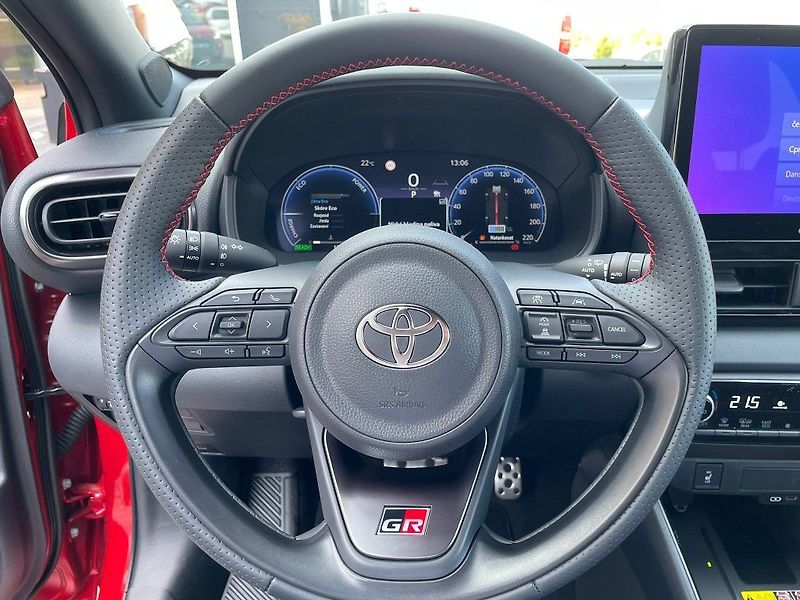 Toyota Yaris 1.5 HEV 130 GR SPORT - fotka 18 z 22