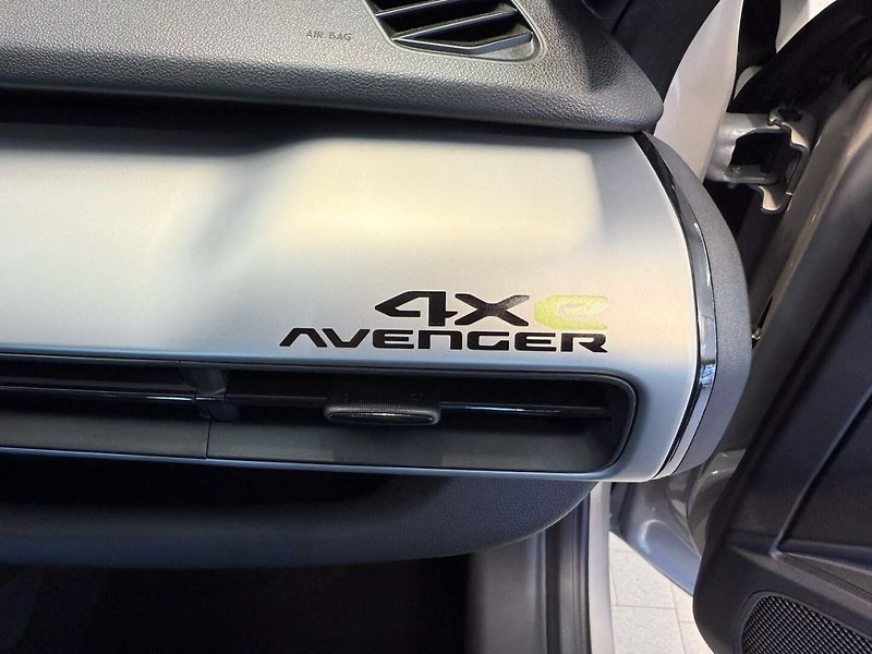 Jeep Avenger (2025) 4xe Upland 1.2 Turbo e-Hybrid - fotka 14 z 22