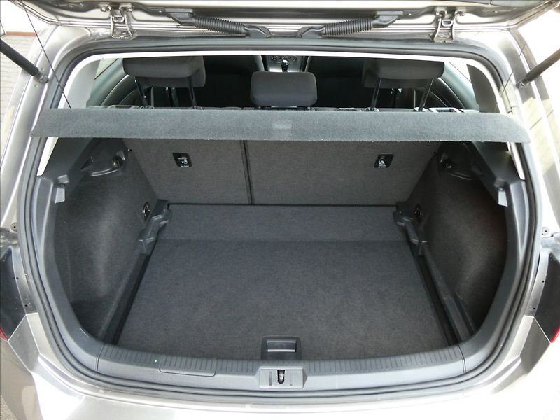Volkswagen Golf 1,2 TSi 81kW auto klima, závěs - fotka 24 z 50