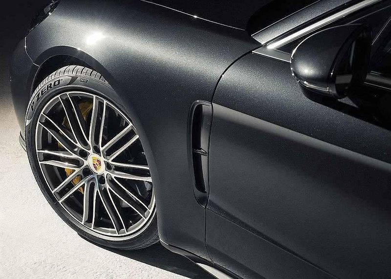 Porsche Panamera.