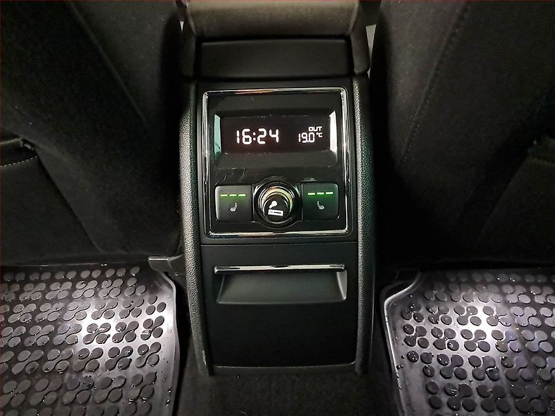 Škoda Superb (2010) 2.0 TDI, 4X4, Xenony - fotka 14 z 16