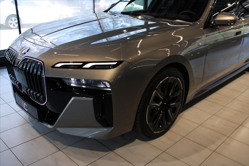 BMW Řada 7 740d xDrive M Sport Pro ExLoun - fotka 7 z 34