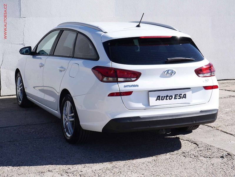 Hyundai i30 (2019) 1.4 T-GDI, ČR, AC, temp - fotka 4 z 14