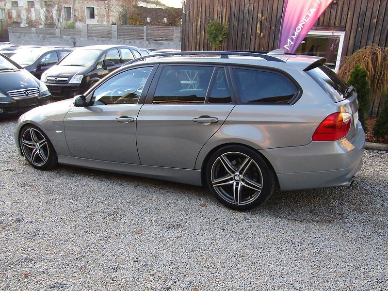 BMW Řada 3 (2008) 2.0D 130kW  2 SADY KOL - fotka 4 z 43