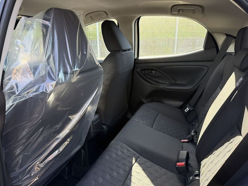 Toyota Yaris 1.5 HEV 116k Comfort Business - fotka 8 z 9