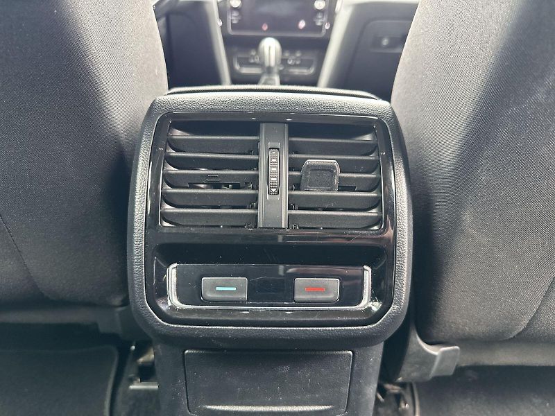 Volkswagen Passat (2021) Variant 2.0 TDI DSG Business - fotka 27 z 34