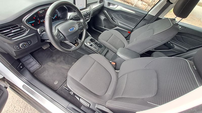 Ford Focus 1.5 EcoBlue Titanium Automat - fotka 18 z 27