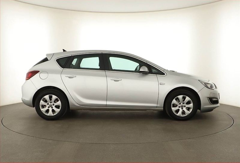 Opel Astra (2015) 1.6 CDTI, Tempomat - fotka 6 z 13