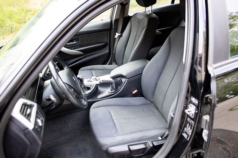 BMW Řada 3 Nebourané, pravidelně servis - fotka 12 z 36