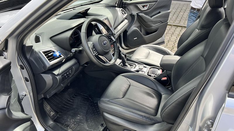 Subaru Forester 2.0 E-BOXER EXECUTIVE - fotka 7 z 14