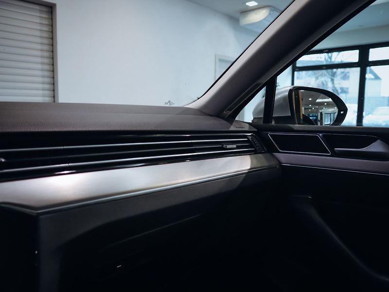 Volkswagen Passat Variant 1.5 TSI Highline Variant - fotka 16 z 28