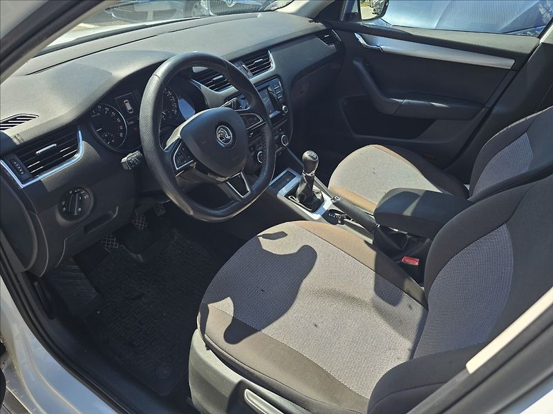 Škoda Octavia 2,0TDi 110KW Elegance TZ - fotka 11 z 49