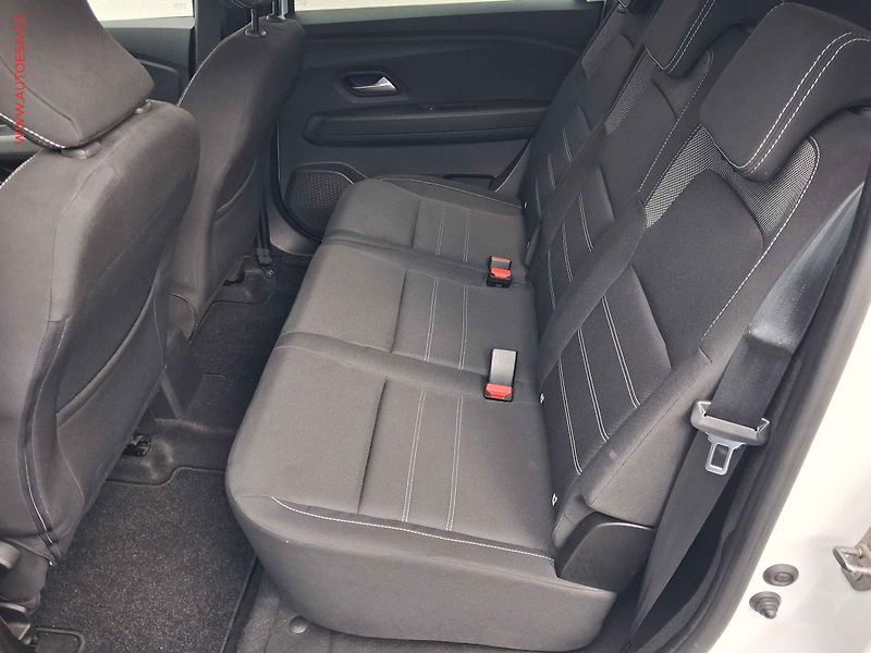 Dacia Jogger (2022) 1.0 TCe, AC, tempo, park - fotka 10 z 16