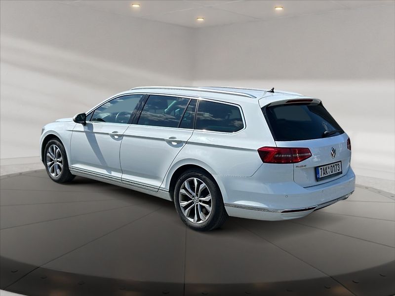Volkswagen Passat 2,0 TDI Highline - fotka 4 z 11