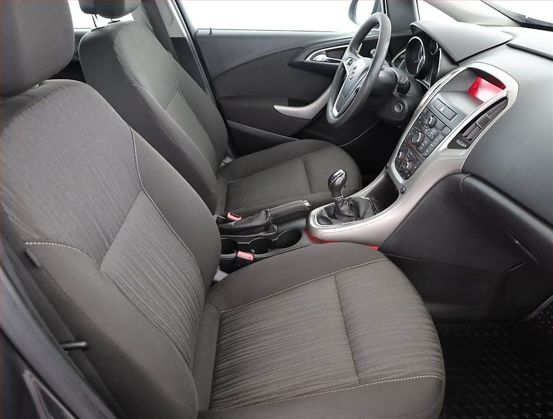 Opel Astra (2011) 1.4 16V, zamluveno - fotka 7 z 17
