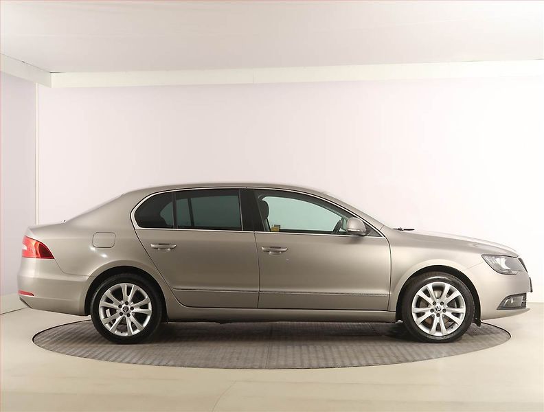 Škoda Superb (2014) 1.4 TSI, Serv.kniha, Bi-Xenony - fotka 6 z 20