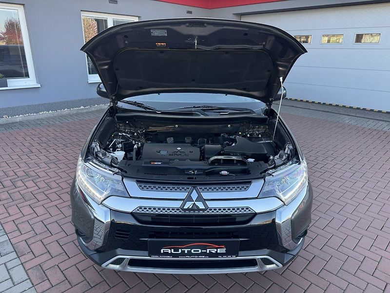 Mitsubishi Outlander (2019) 2.0i Mivec Digi Klima Kamera - fotka 30 z 48