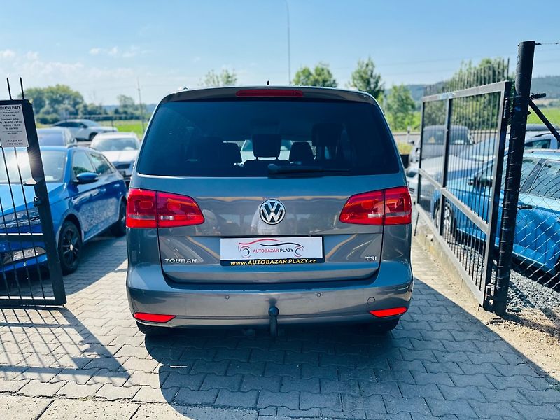 Volkswagen Touran (2011) 1.4TSi DSG 103kW NAVI - fotka 5 z 14