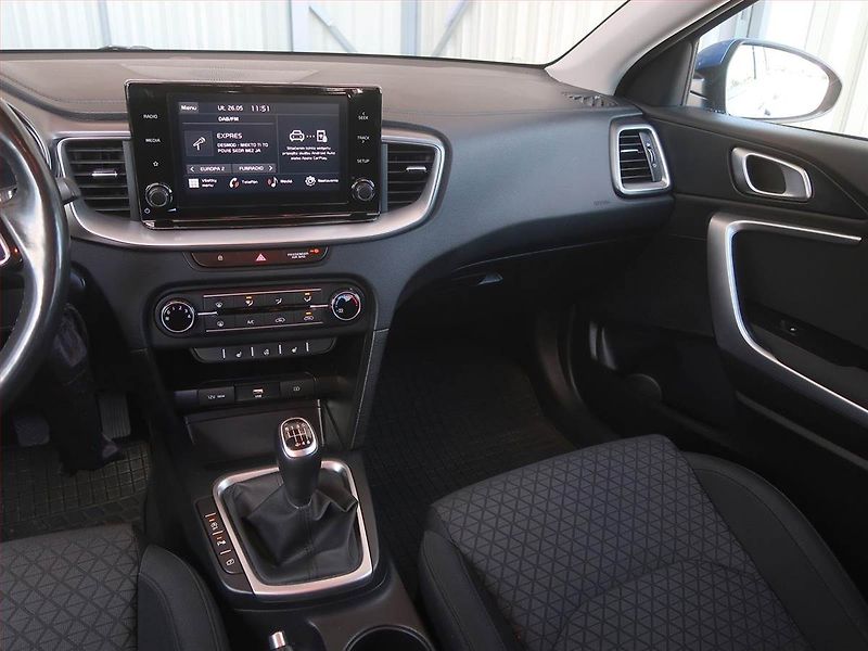 Kia Ceed (2022) Silver 1.0 T-GDI, Serv.kniha - fotka 8 z 17