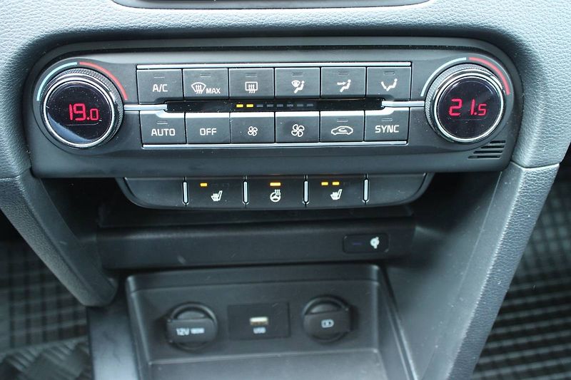 Kia Ceed (2022) 1.5 T-GDI TOP 117kW LED manuál - fotka 13 z 28