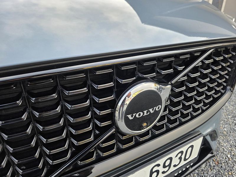 Volvo XC60 2.0 D R-Designe Bowers&Wilkins - fotka 7 z 34