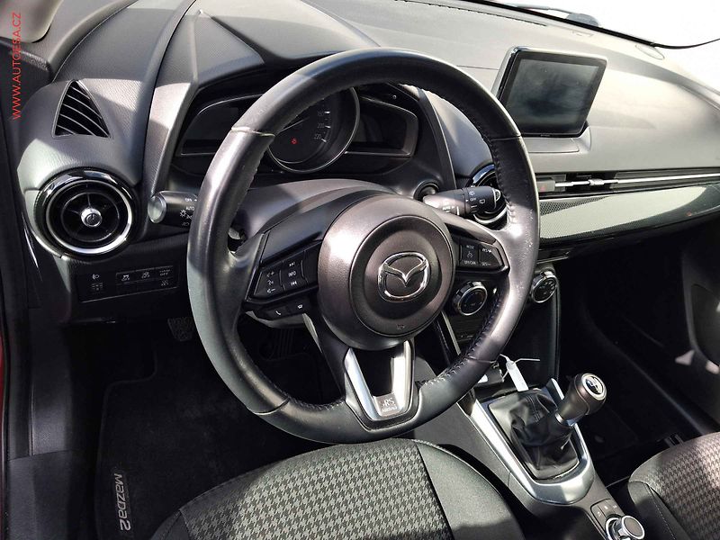 Mazda 2 (2019) 1.5i, AC, navi, kamera - fotka 13 z 17