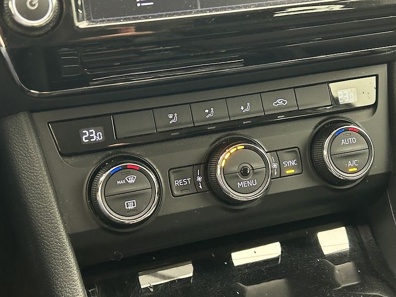 Škoda Superb 2.0 TDI Ambition - fotka 15 z 27