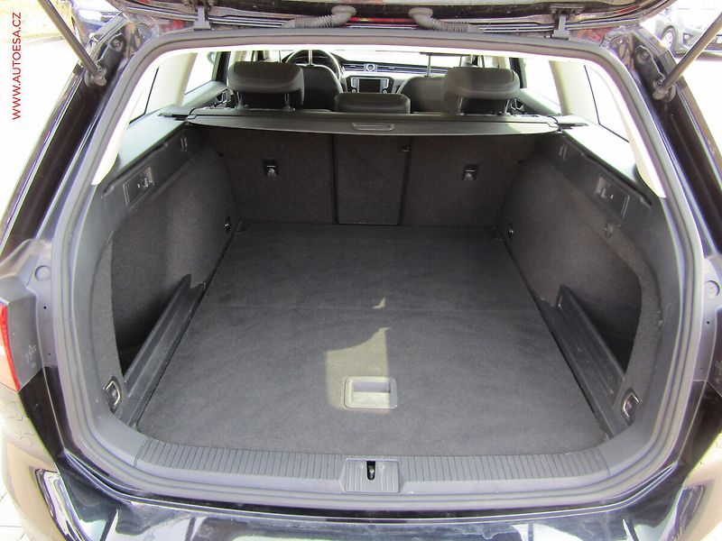 Volkswagen Passat (2017) 2.0 TDi, ČR - fotka 7 z 20