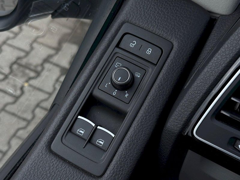 Volkswagen Multivan (2018) 2.0 TSI 150 kW 4x4 DSG - fotka 7 z 23